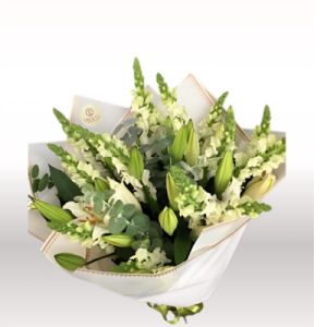 BOUQUET BELI CASA BLANCAS, PERRITOS Y FOLLAJES
