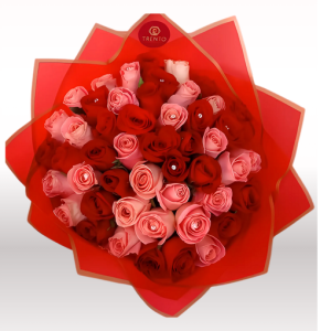 Bouquet  CAMILA rosas rojas, rosas rosas y papeles decorativos