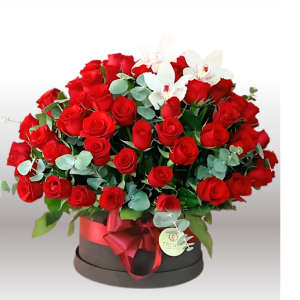 CAJA 100 ROSAS ROJAS CON ORQUIDEA