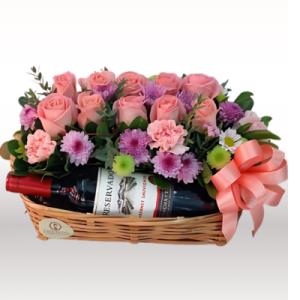 CANASTA LILIA Y PASIÓN ROSAS Y BOTELLA DE VINO
