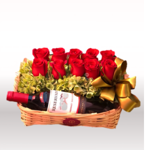 Canasta A Flor de Piel Rosas rojas y Botella de vino tinto