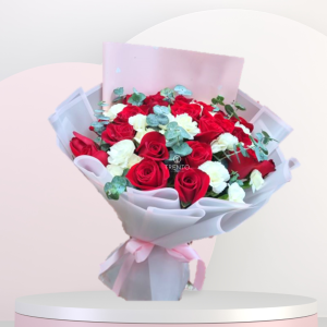 Bouquet Abrazo de amor rosas rojas y claveles