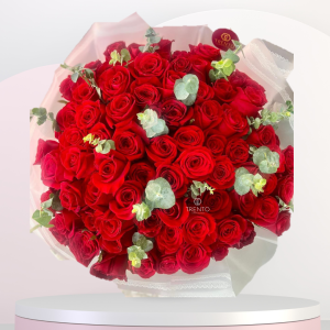 Bouquet Poesía de Amor 100 rosas rojas con follajes