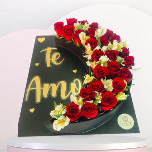 Caja luna enamorada rosas rojas